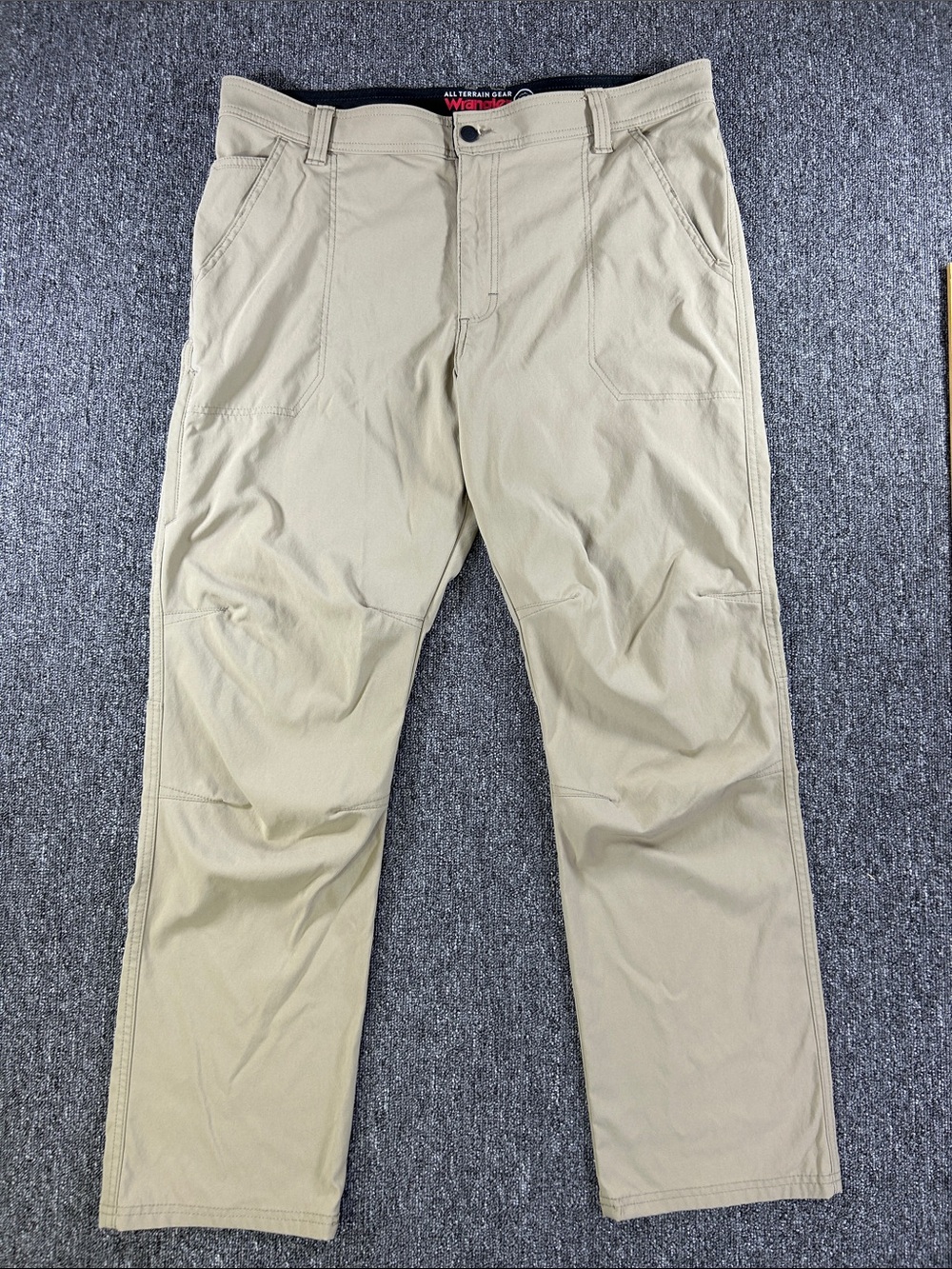 Men’s Wrangler ATG Outdoor Hiking Trail Pants Khaki 38x30 Stretch Utility
